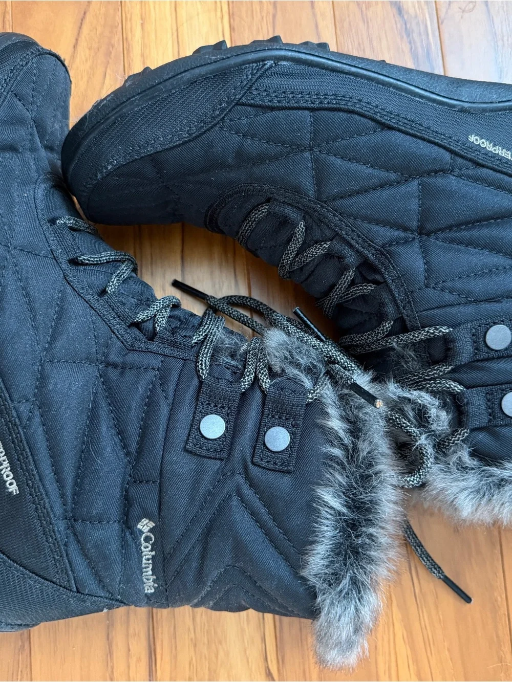 Columbia Omni grip Faux Fur Trim Black Winter Lace-Up Boots size 6.5